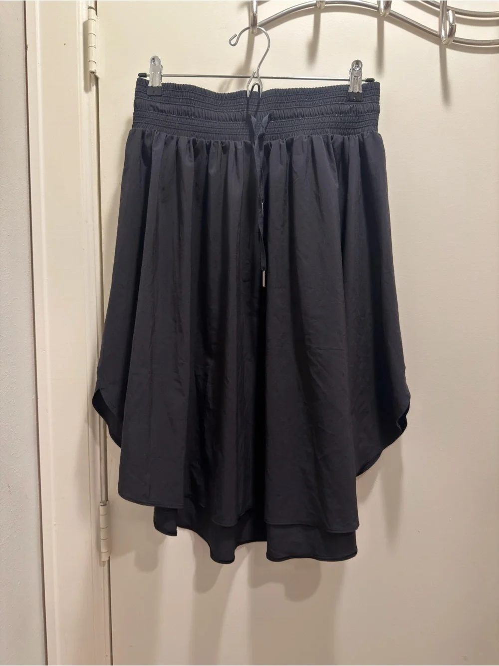 lululemon athletica Charcoal High-Low Smocked-Waist Skirt the everyday black 8
